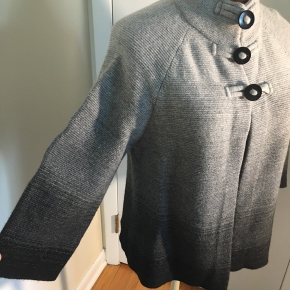 EUC Jones NY signature button cape w/sleeves - Picture 3 of 6